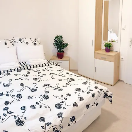 Lina Konukevi 3*