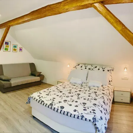 Gostinjska kuća Lina 3*