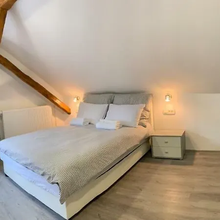 Lina Πανσιόν 3*