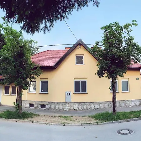 Konukevi Lina 3*